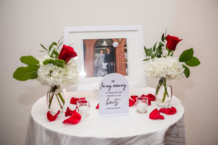 'in loving memory' table, framed photo, roses