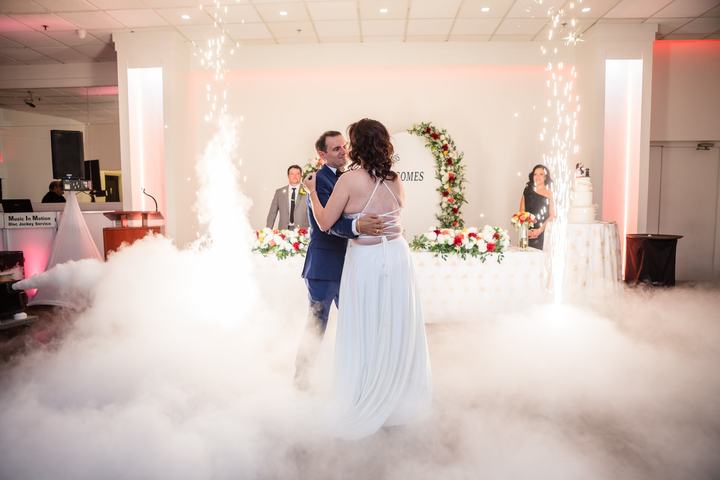 First dance on a cloud (dry ice) with cold sparks