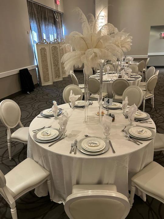 Ostrich feather centerpiece round table