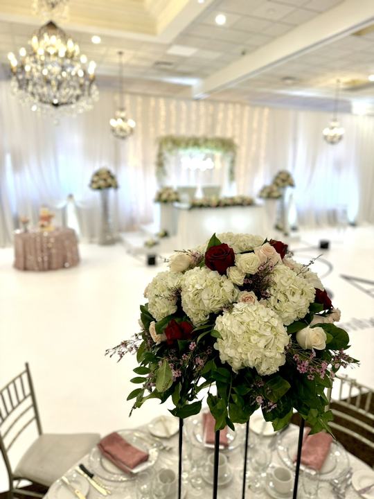 Tall centerpiece with the head table behind