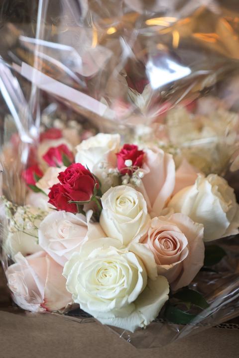 Bouquet in cellophane roses